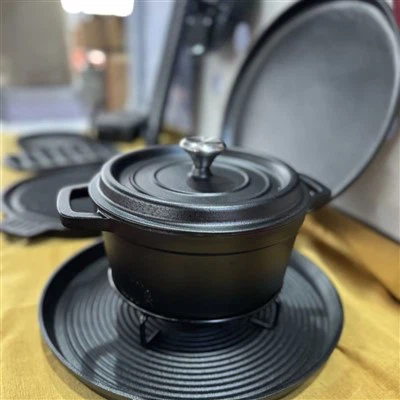 Forno holandês de ferro fundido com alças, tampa e frigideira preta de ferro fundido com alça